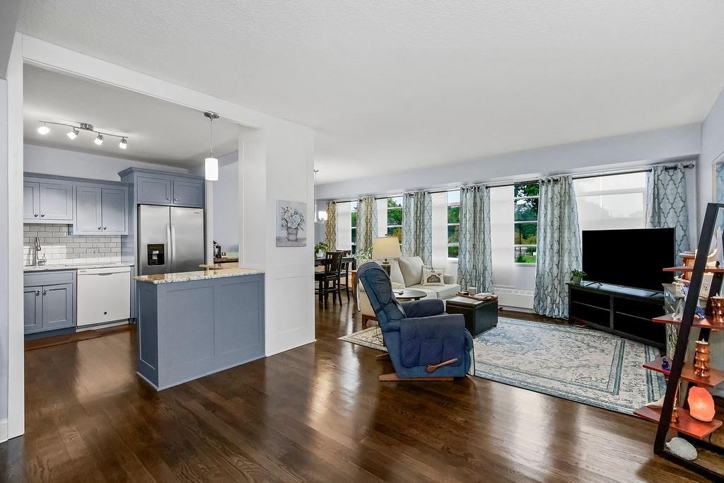 333 W Meyer Boulevard — photo 5