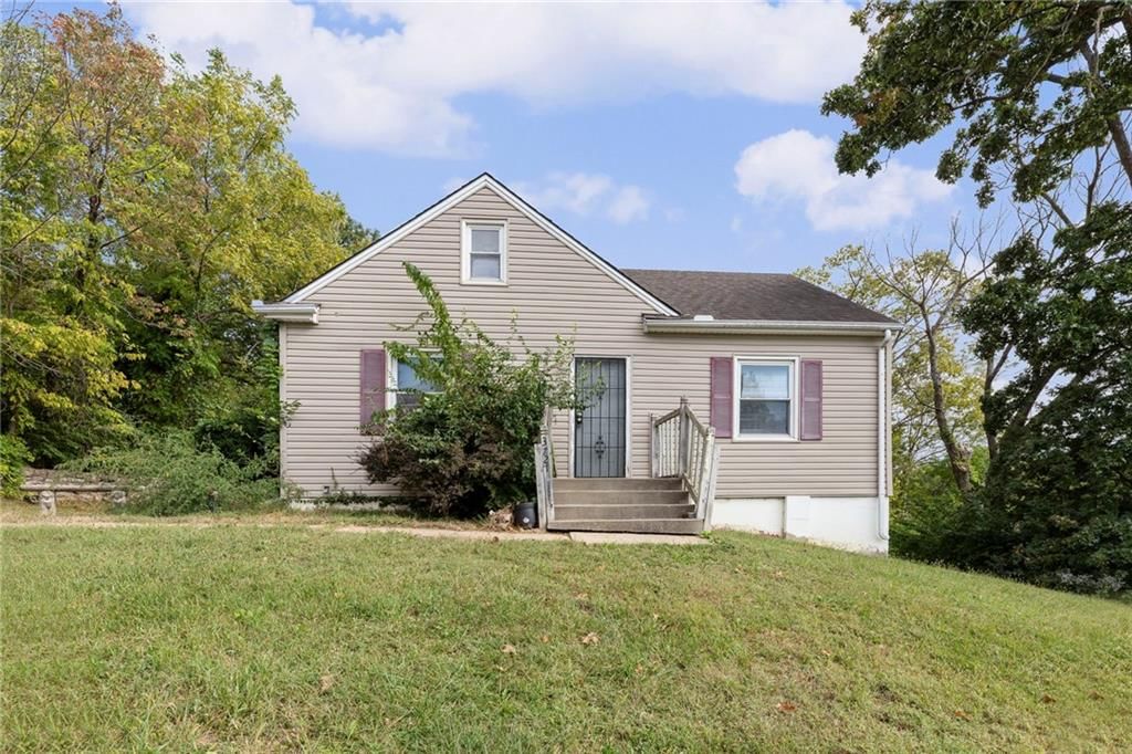 3721 Elmwood Avenue — photo 2