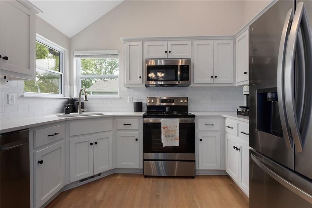 Photo 10 of 37 - 6125 NE 118th Street