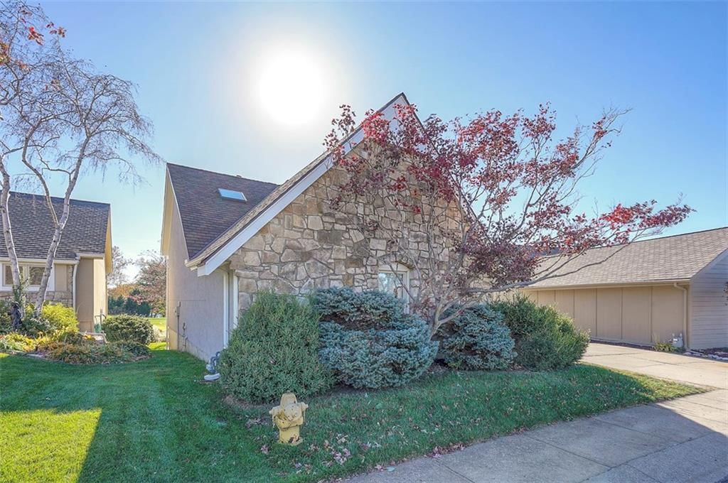 4910 NE Pebble Beach Street — photo 3