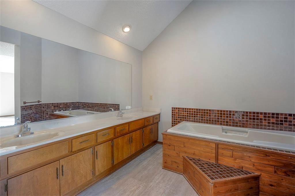 4910 NE Pebble Beach Street — photo 20