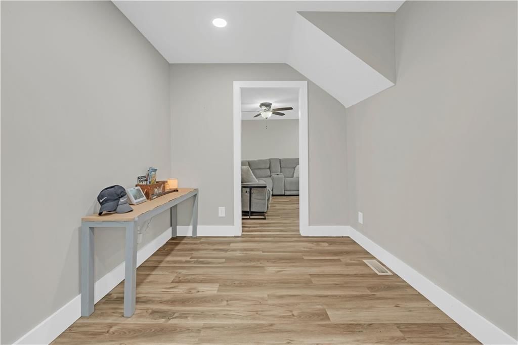 807 W 7th Street — photo 8