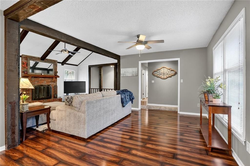 1003 Silver Lake Drive — photo 4