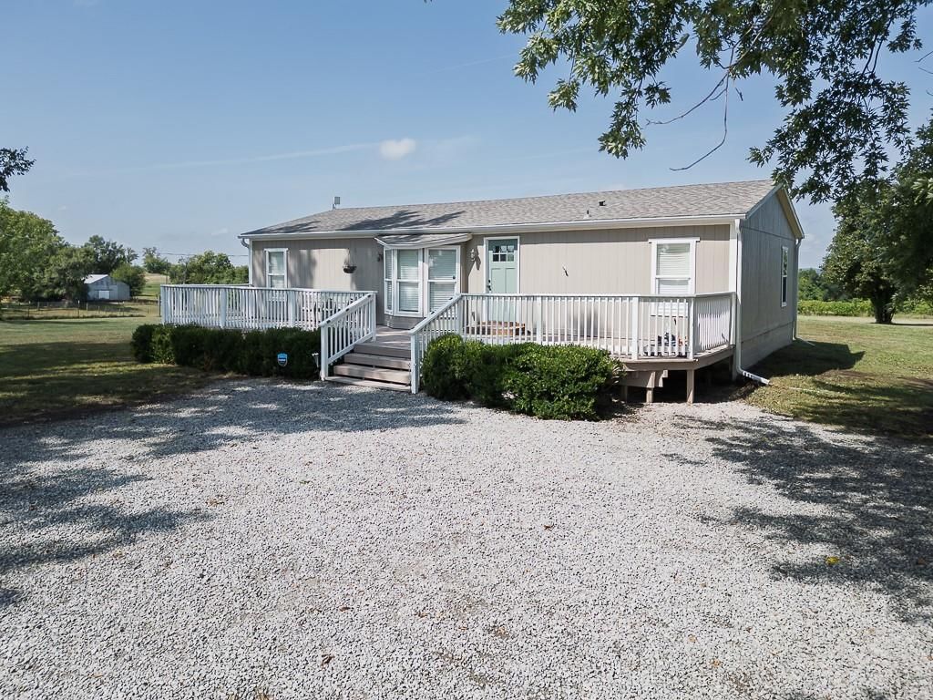 22090 Linwood Road — photo 3