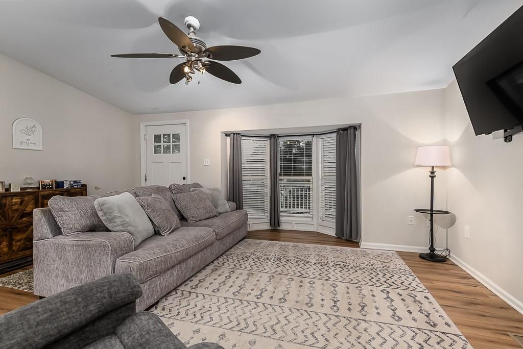 22090 Linwood Road — photo 4
