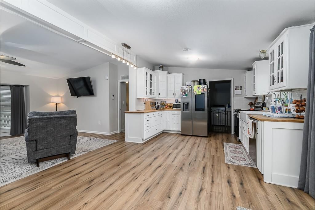 22090 Linwood Road — photo 13