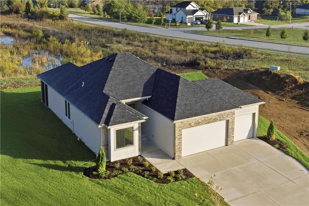 7900 SE Hoot Owl Street — photo 2