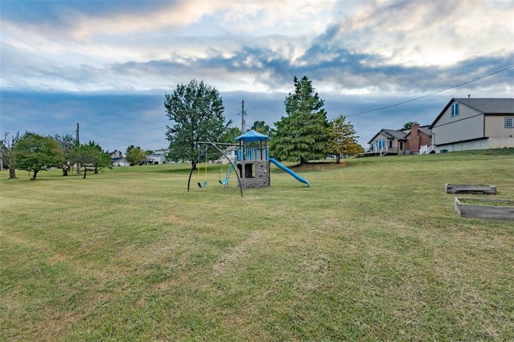 Photo 40 of 47 - 15733 Evans Road