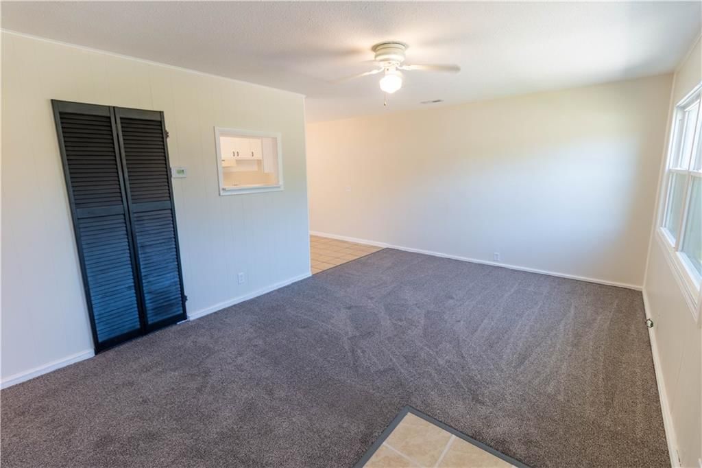 Photo 5 of 21 - 2220 Sycamore Court