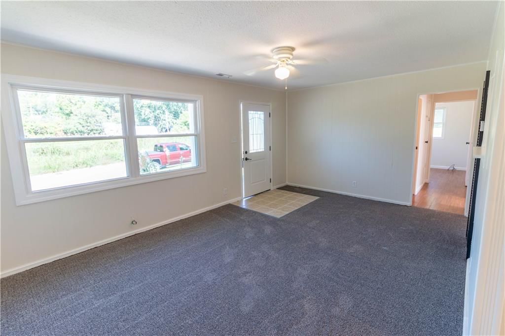 Photo 6 of 21 - 2220 Sycamore Court