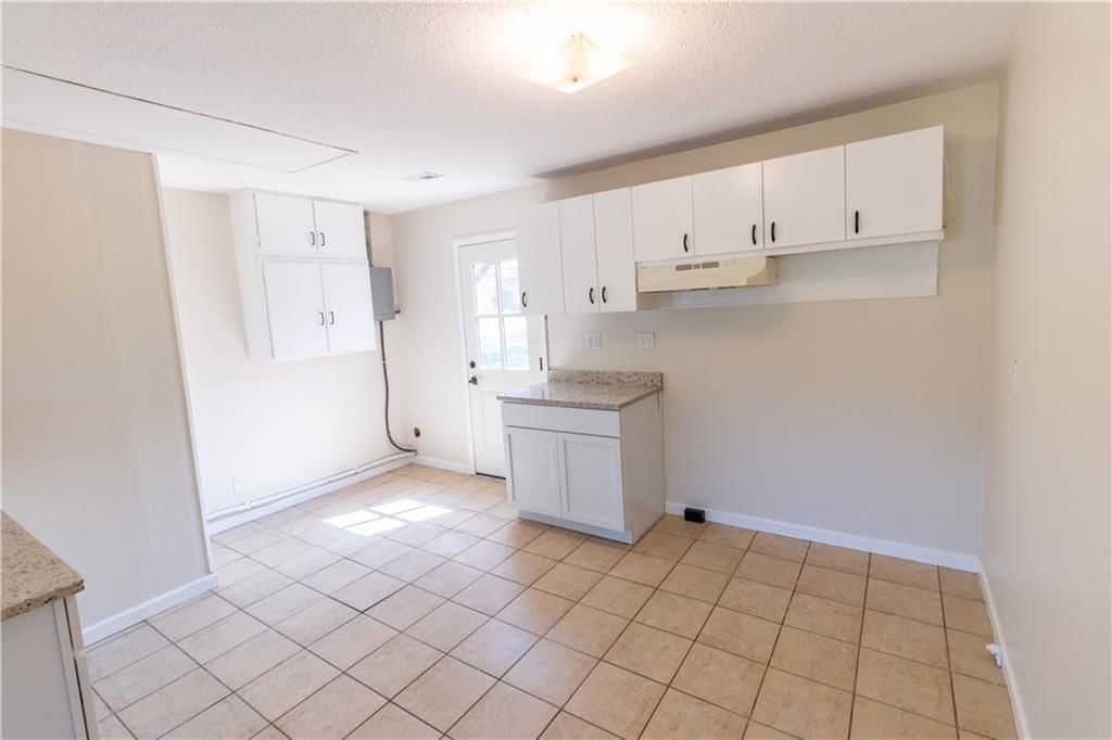Photo 8 of 21 - 2220 Sycamore Court
