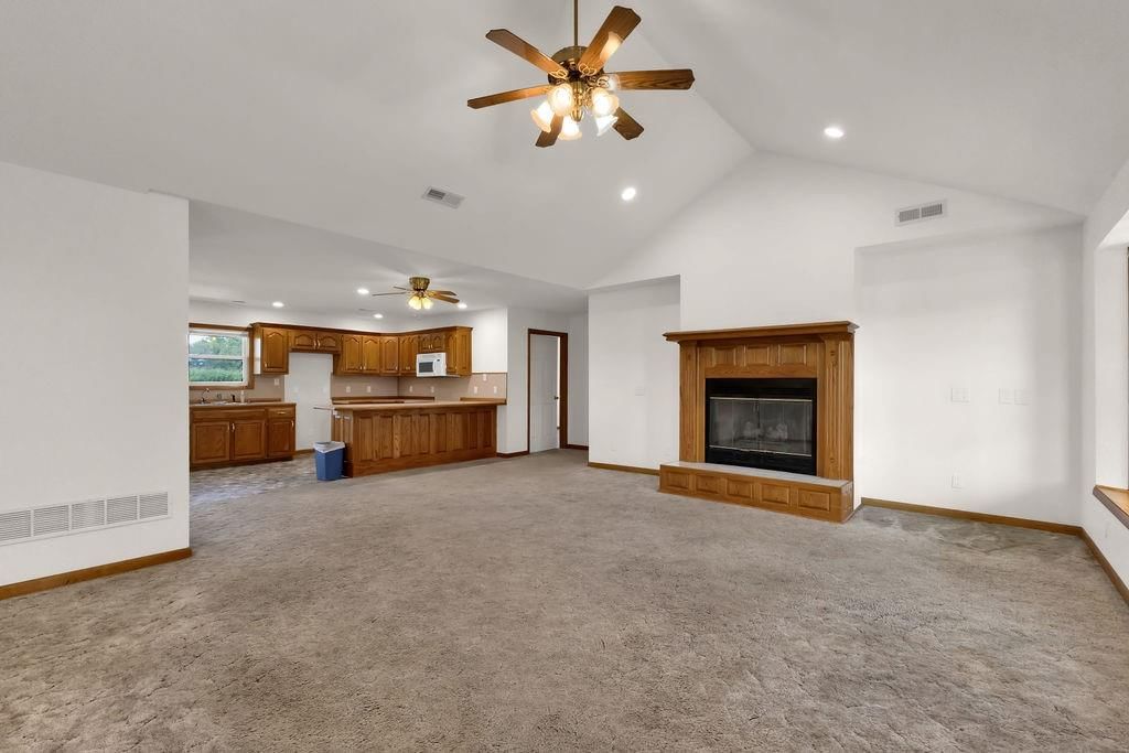 Photo 5 of 42 - 31733 151st Street