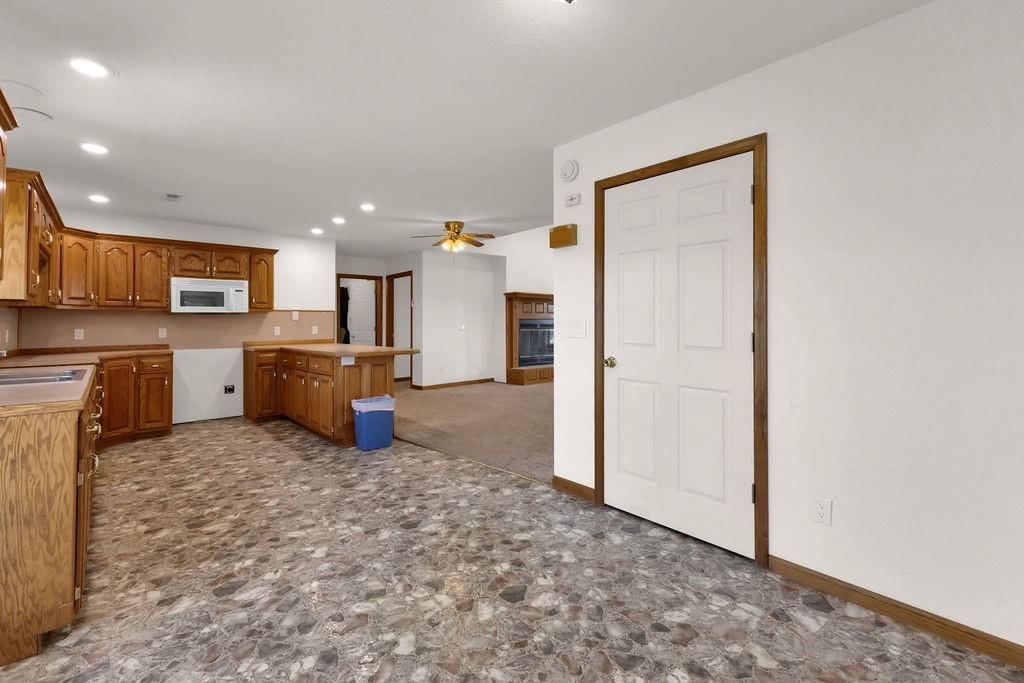 Photo 14 of 42 - 31733 151st Street