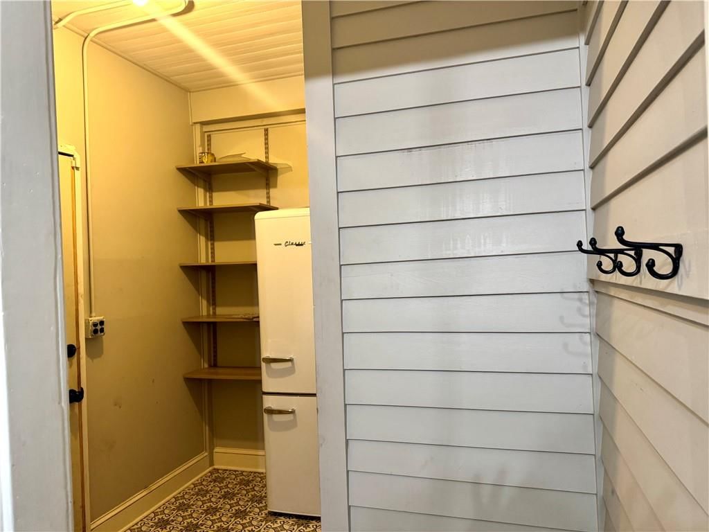 1019 Charles Street — photo 44