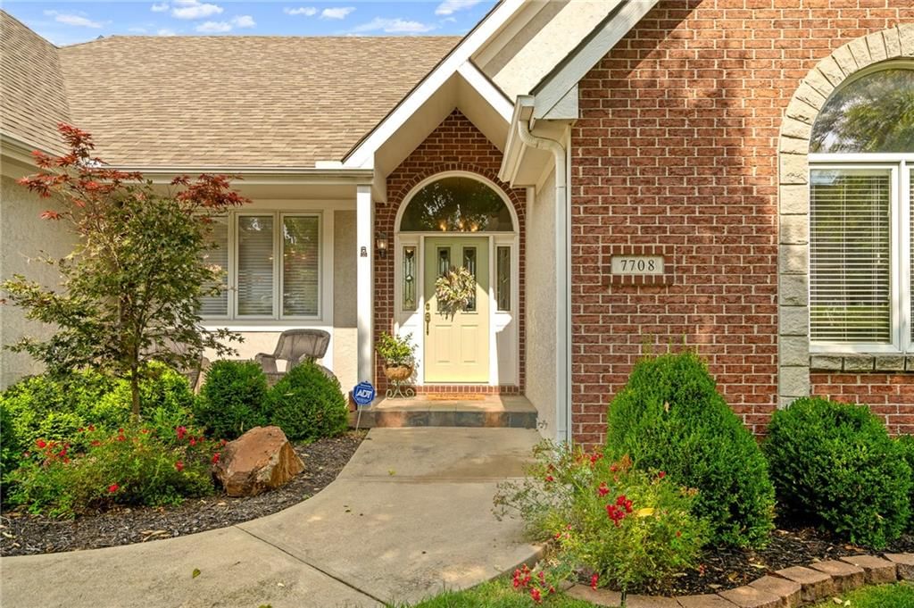 Photo 8 of 66 - 7708 Brook Lane Avenue