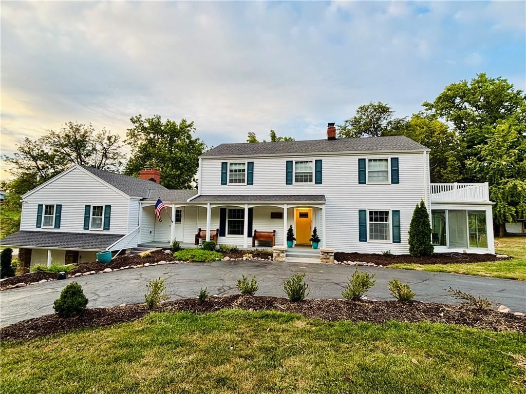 Photo 3 of 70 - 2204 NE 39TH Street
