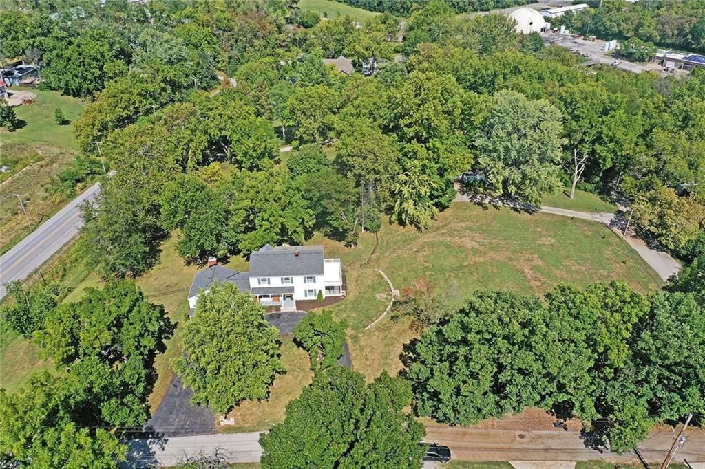 Photo 4 of 70 - 2204 NE 39TH Street