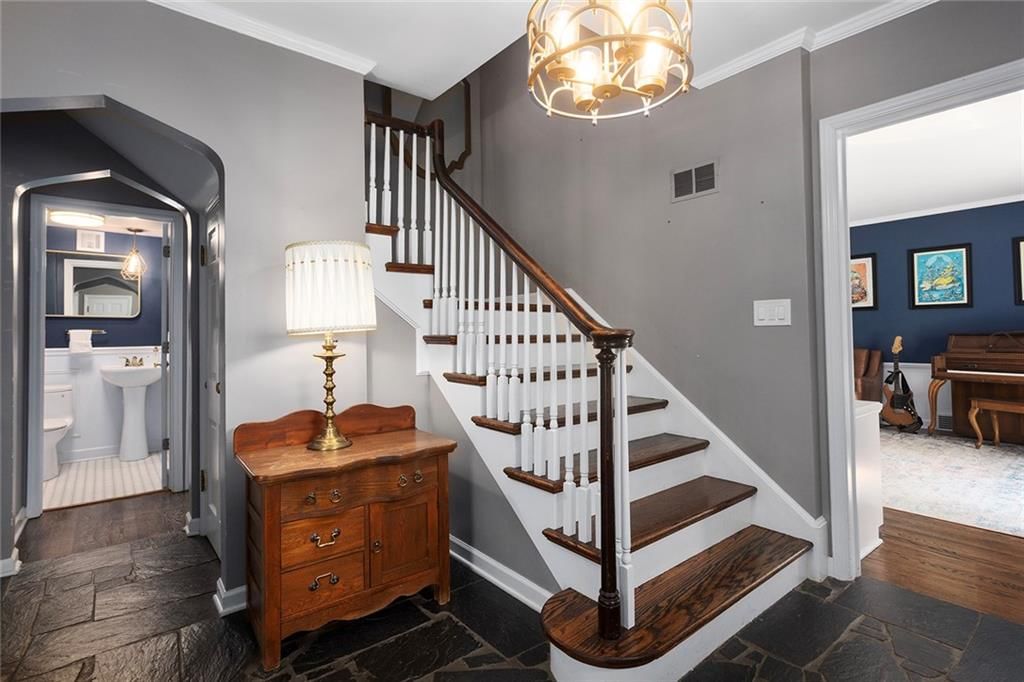 Photo 5 of 70 - 2204 NE 39TH Street