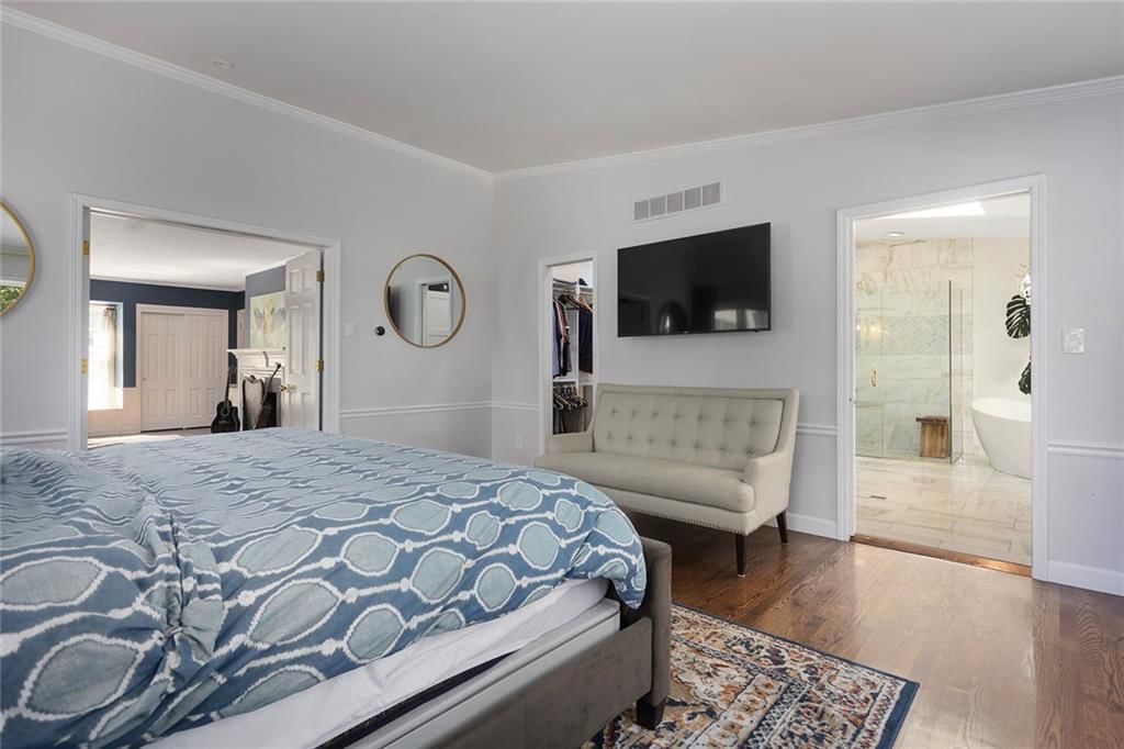 Photo 12 of 70 - 2204 NE 39TH Street