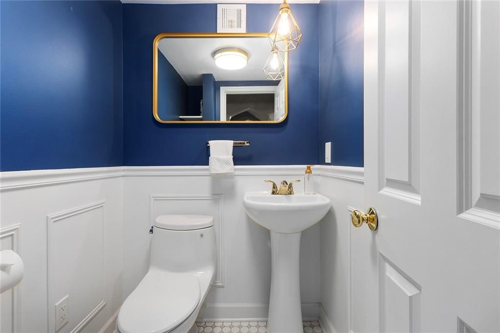 Photo 33 of 70 - 2204 NE 39TH Street