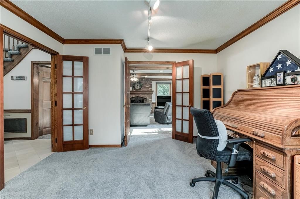 Photo 6 of 43 - 4833 S Tierney Drive
