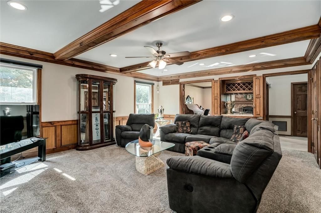 Photo 10 of 43 - 4833 S Tierney Drive