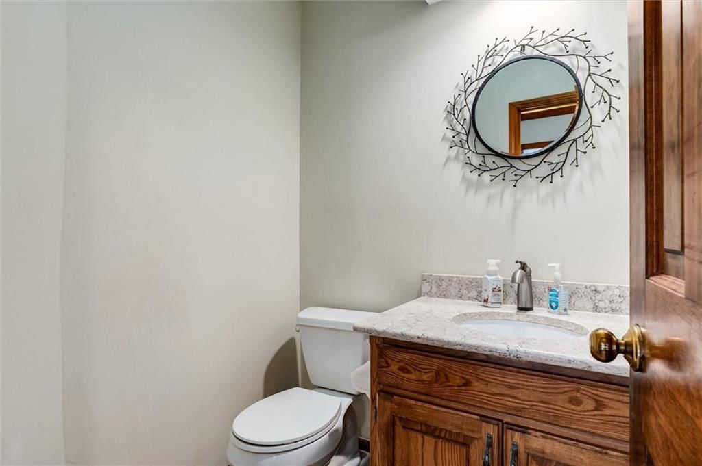 Photo 11 of 43 - 4833 S Tierney Drive