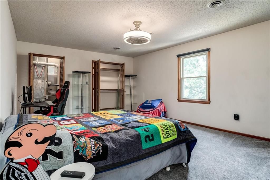 Photo 31 of 43 - 4833 S Tierney Drive