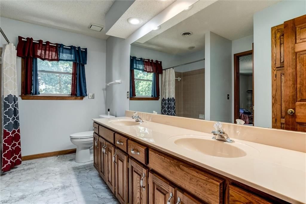 Photo 33 of 43 - 4833 S Tierney Drive