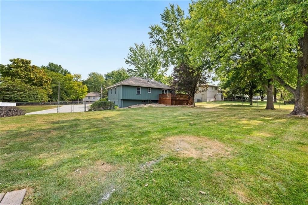 Photo 5 of 27 - 15900 Hight Avenue