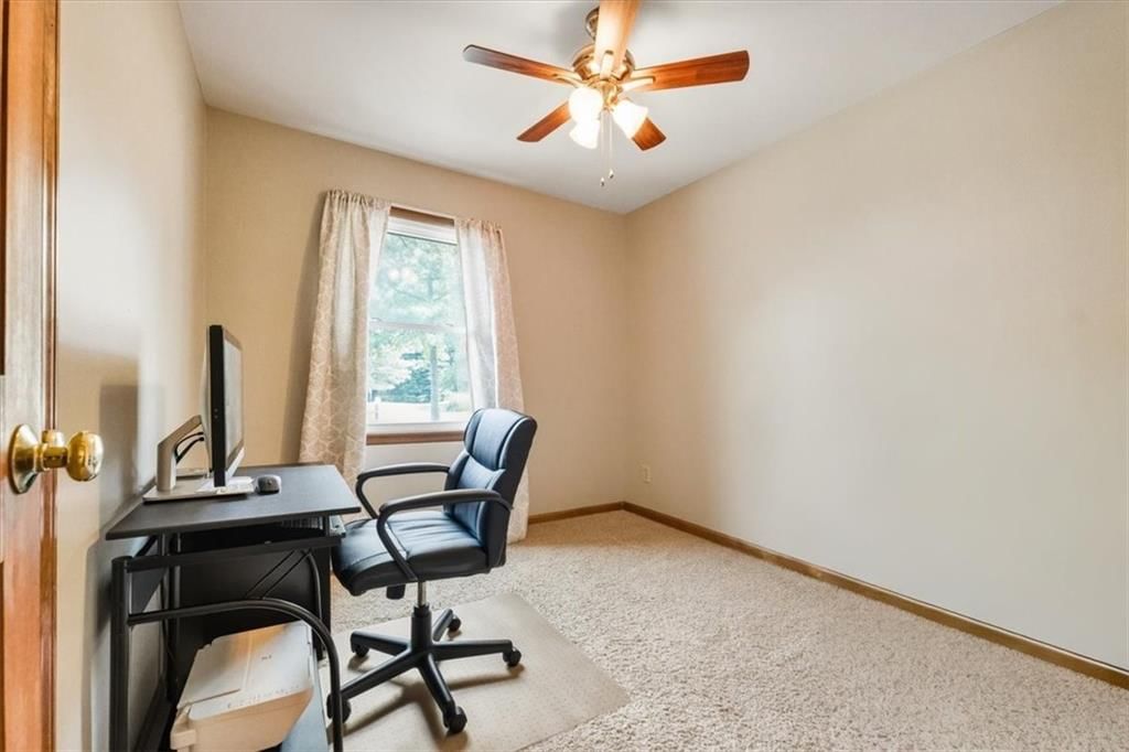 Photo 6 of 27 - 15900 Hight Avenue