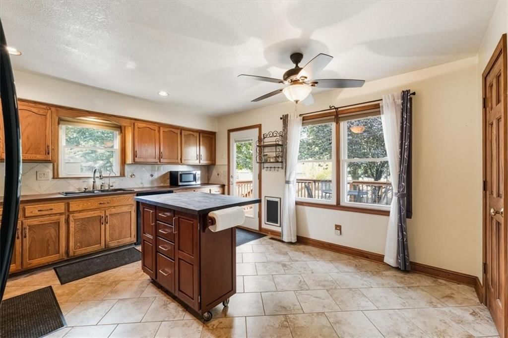 Photo 9 of 27 - 15900 Hight Avenue