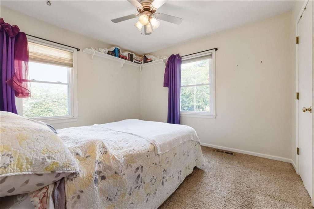 Photo 12 of 27 - 15900 Hight Avenue