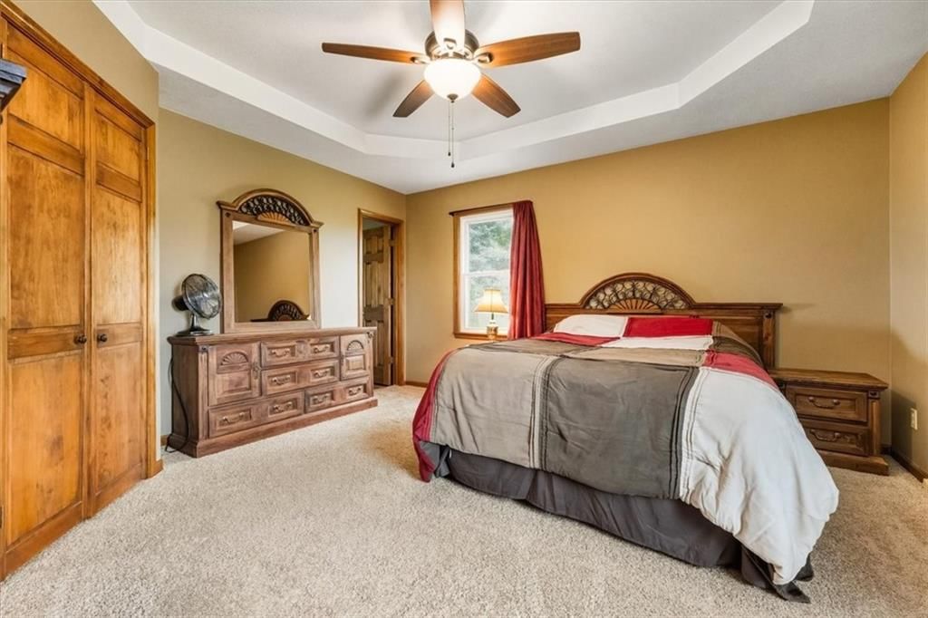 Photo 13 of 27 - 15900 Hight Avenue