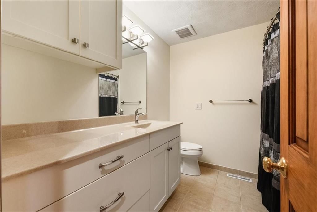 Photo 17 of 27 - 15900 Hight Avenue