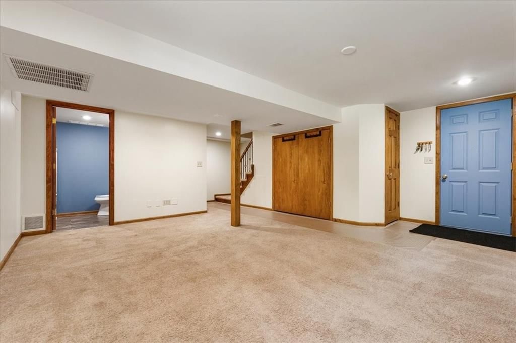 Photo 18 of 27 - 15900 Hight Avenue