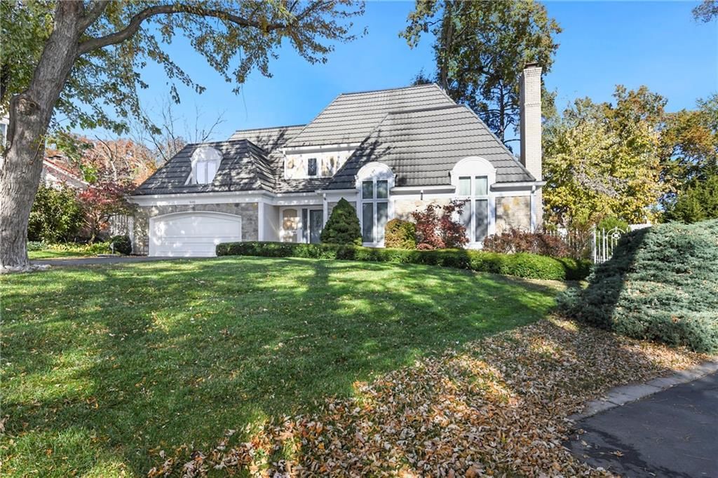5482 W 85th Terrace, Prairie Village, KS