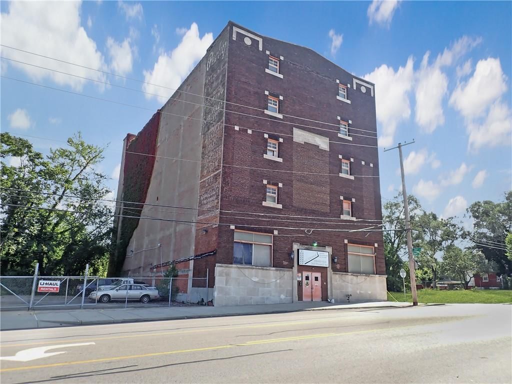2431 Prospect Avenue — photo 2