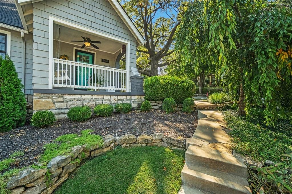 4901 Bell Street — photo 4