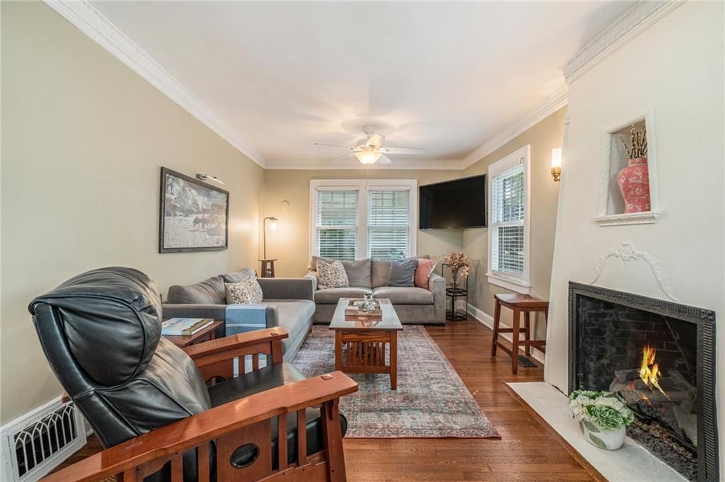 4901 Bell Street — photo 11