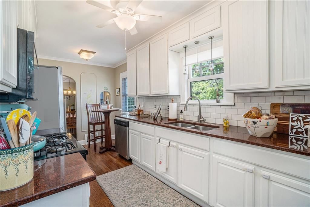 4901 Bell Street — photo 17