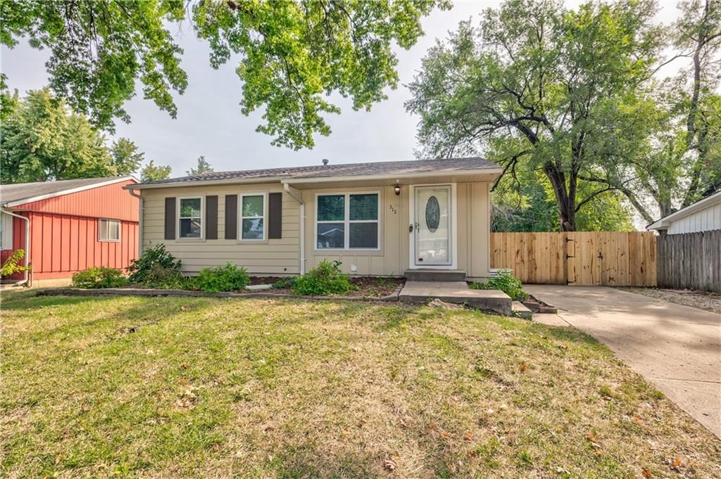 512 fairlane Road, Lansing, KS