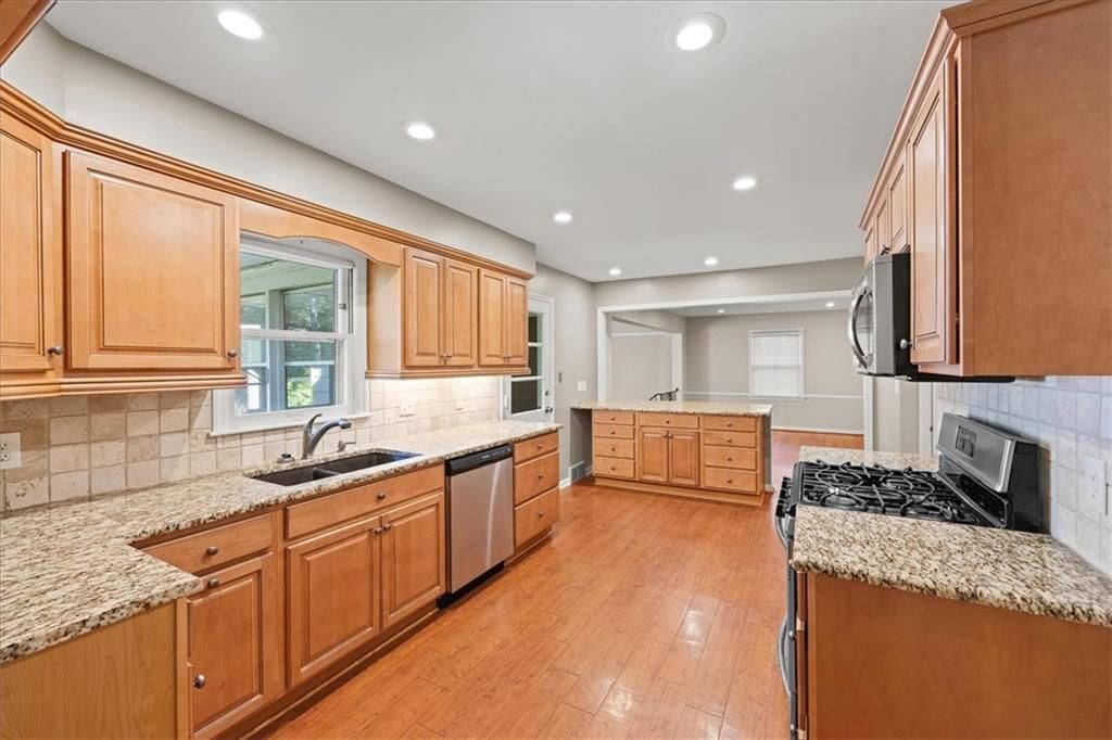 Photo 7 of 32 - 9716 Jarboe Street