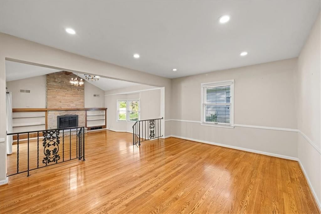 Photo 10 of 32 - 9716 Jarboe Street