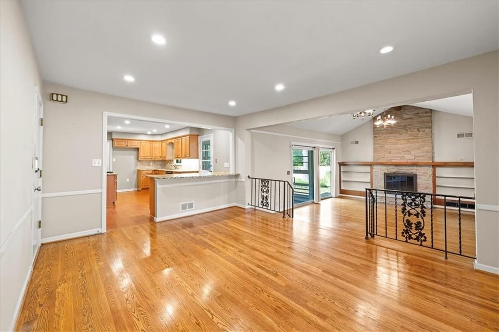 Photo 11 of 32 - 9716 Jarboe Street