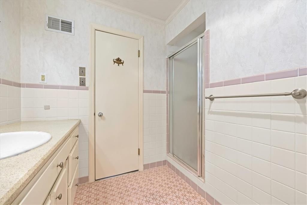 Photo 18 of 32 - 9716 Jarboe Street