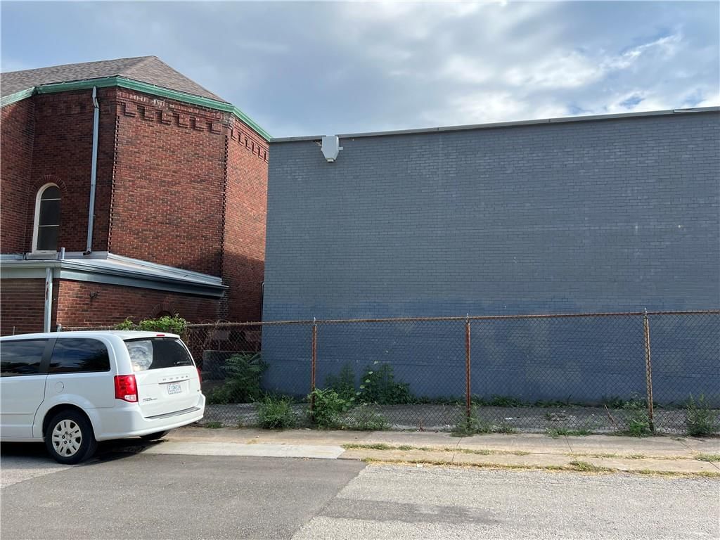 4012 E 10th Street — photo 3