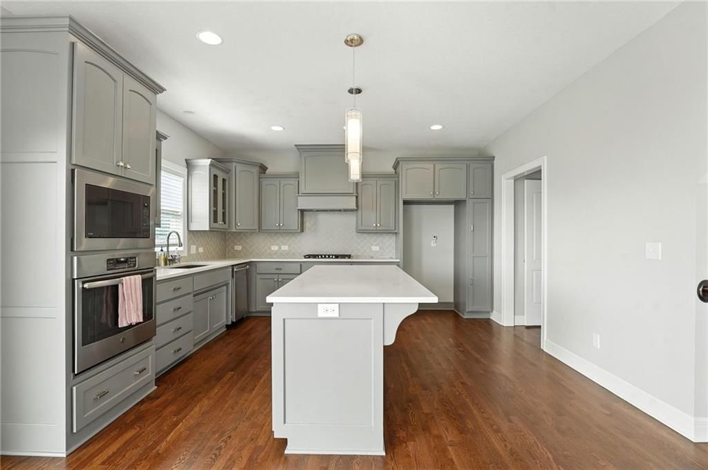 7611 N Adrian Avenue — photo 9