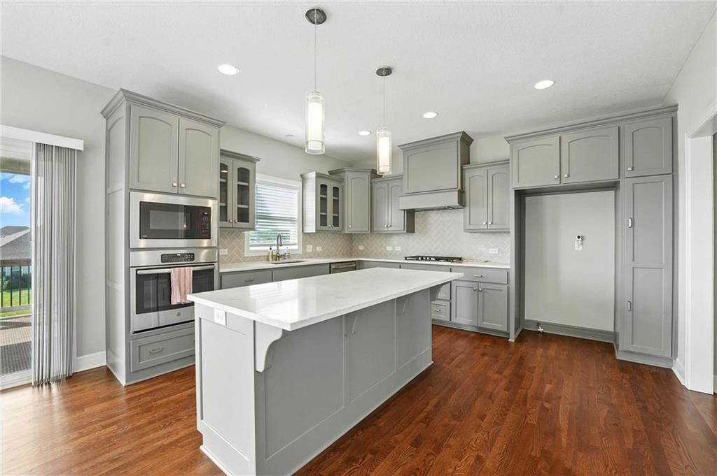 7611 N Adrian Avenue — photo 10