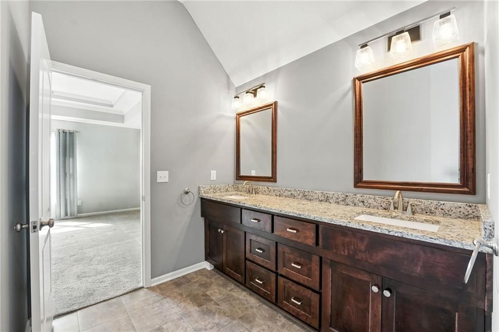 7611 N Adrian Avenue — photo 27